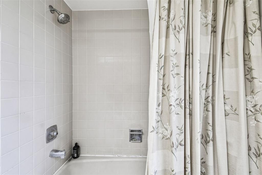 待售: $320,000 (2 贝兹, 2 浴室, 1335 平方英尺)