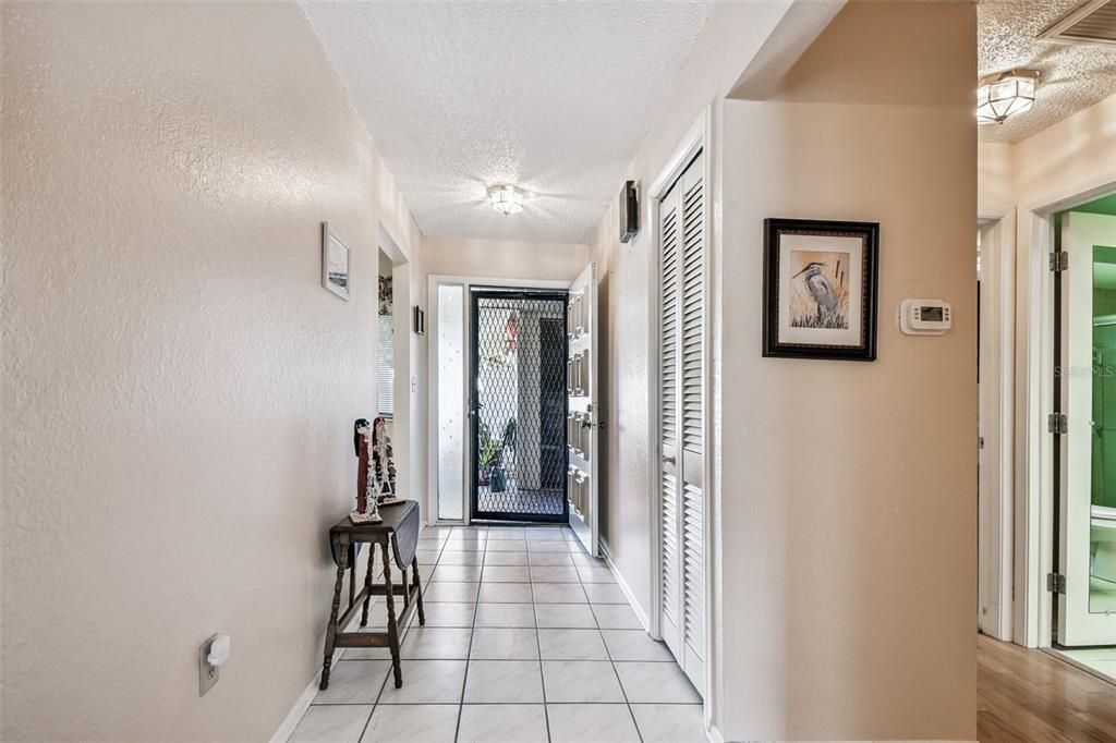 待售: $320,000 (2 贝兹, 2 浴室, 1335 平方英尺)