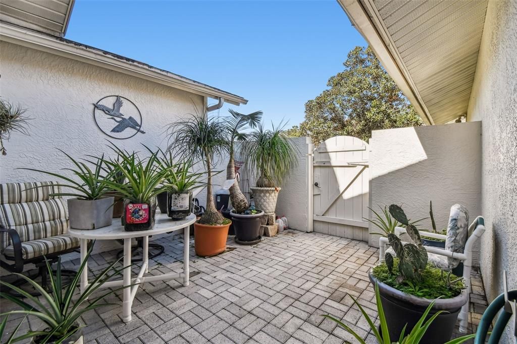 待售: $320,000 (2 贝兹, 2 浴室, 1335 平方英尺)