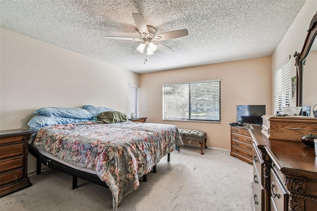 待售: $320,000 (2 贝兹, 2 浴室, 1335 平方英尺)