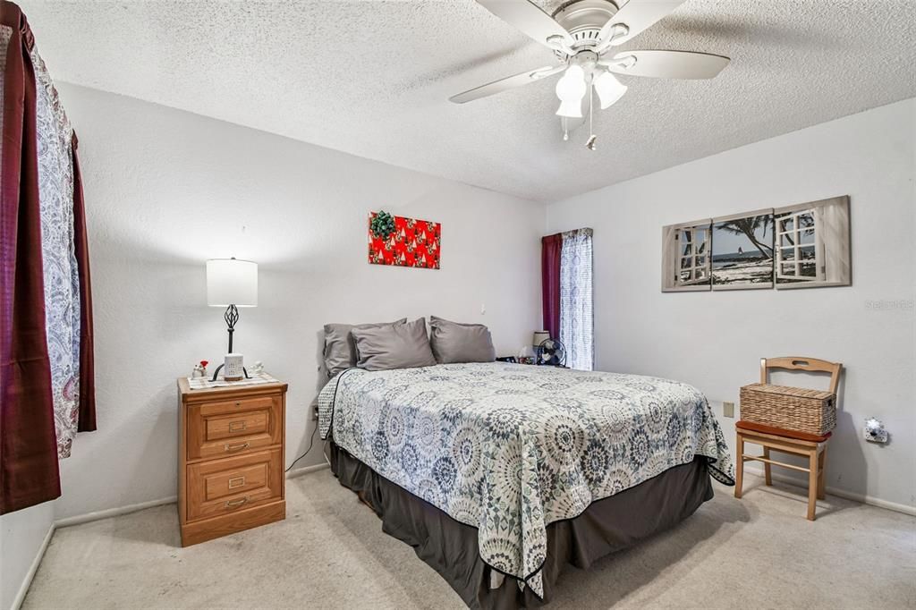 待售: $320,000 (2 贝兹, 2 浴室, 1335 平方英尺)