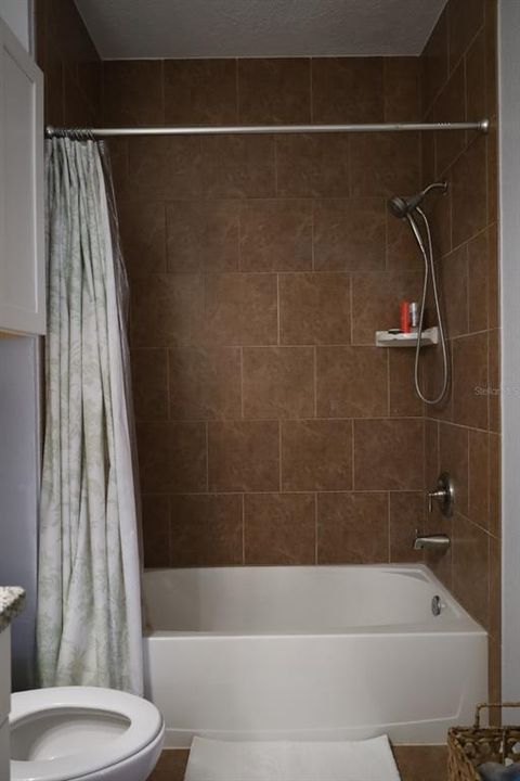 待售: $185,000 (1 贝兹, 1 浴室, 707 平方英尺)