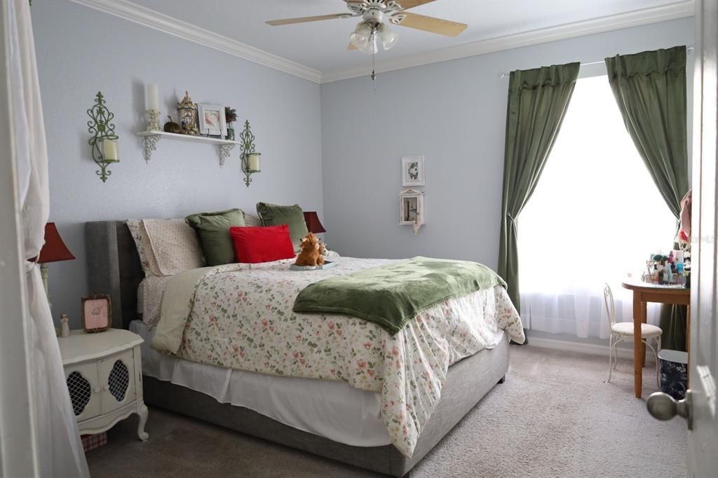 待售: $185,000 (1 贝兹, 1 浴室, 707 平方英尺)