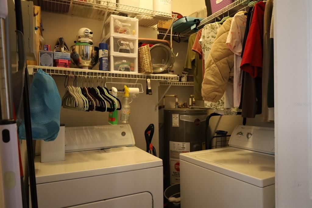 For Sale: $160,000 (1 beds, 1 baths, 707 Square Feet)