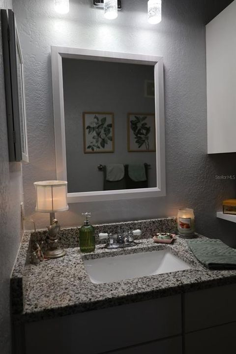 待售: $185,000 (1 贝兹, 1 浴室, 707 平方英尺)