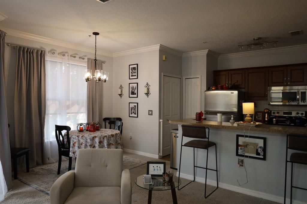 待售: $185,000 (1 贝兹, 1 浴室, 707 平方英尺)