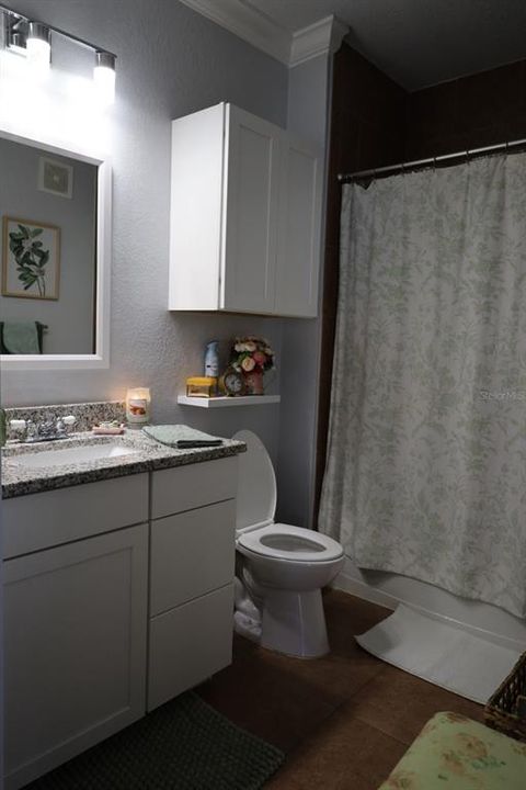 待售: $185,000 (1 贝兹, 1 浴室, 707 平方英尺)