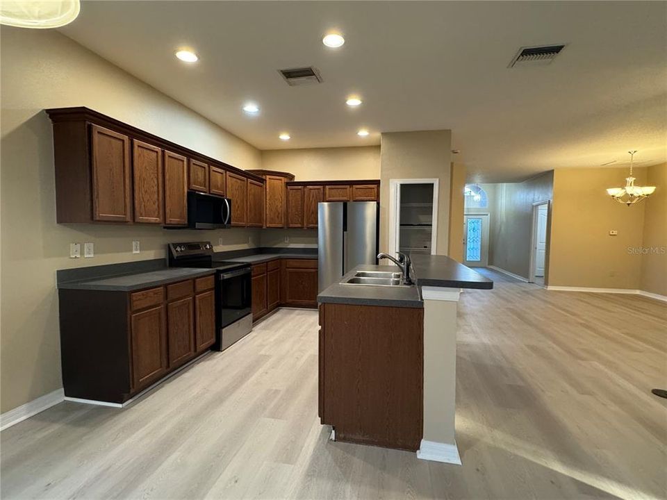 出租: $2,495 (3 贝兹, 2 浴室, 1841 平方英尺)