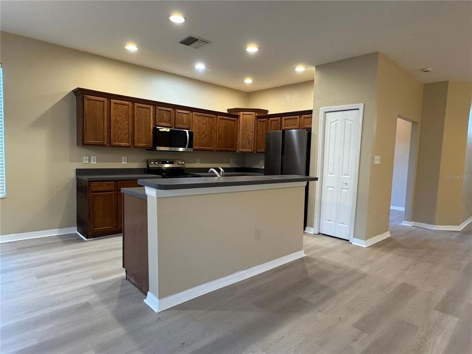 出租: $2,495 (3 贝兹, 2 浴室, 1841 平方英尺)