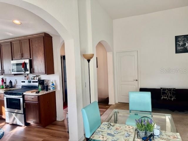 На продажу: $280,000 (4 спален, 2 ванн, 1824 Квадратных фут)