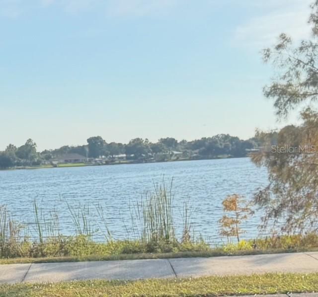 На продажу: $280,000 (4 спален, 2 ванн, 1824 Квадратных фут)