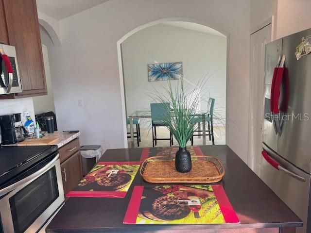 На продажу: $280,000 (4 спален, 2 ванн, 1824 Квадратных фут)