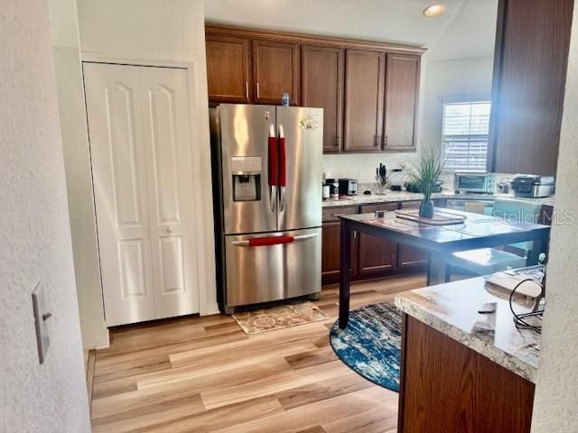 На продажу: $280,000 (4 спален, 2 ванн, 1824 Квадратных фут)