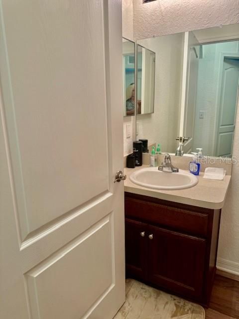 На продажу: $280,000 (4 спален, 2 ванн, 1824 Квадратных фут)