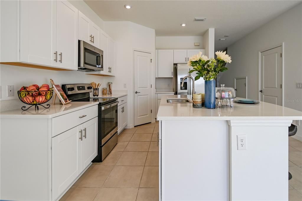 For Sale: $299,900 (3 beds, 2 baths, 1555 Square Feet)