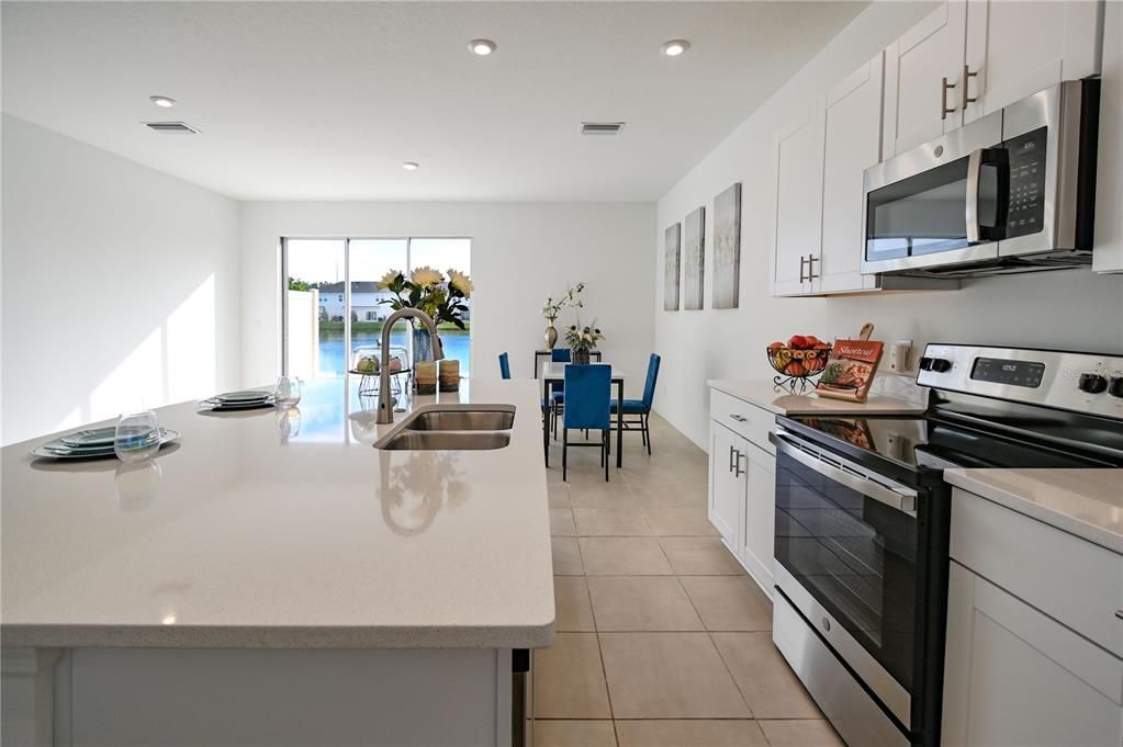 For Sale: $299,900 (3 beds, 2 baths, 1555 Square Feet)