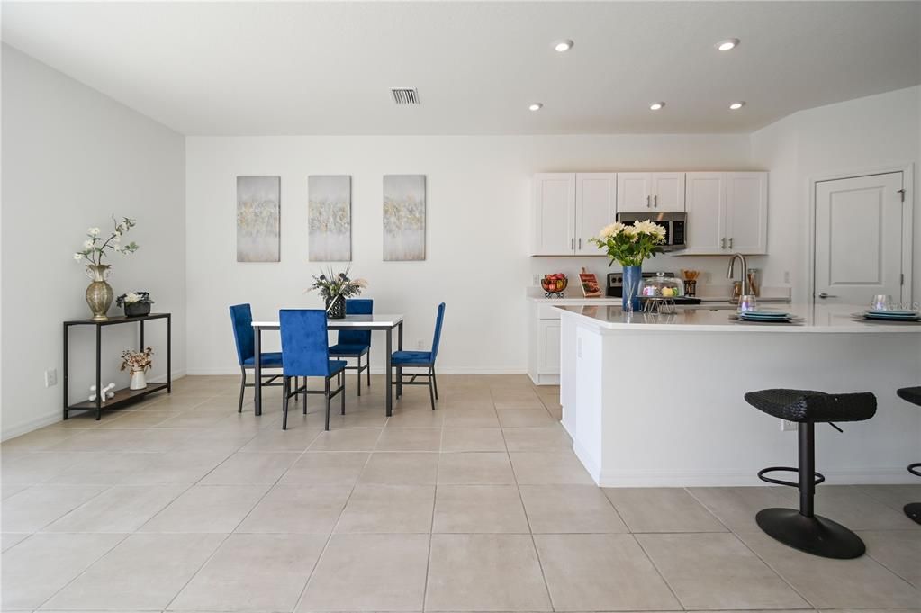 For Sale: $299,900 (3 beds, 2 baths, 1555 Square Feet)