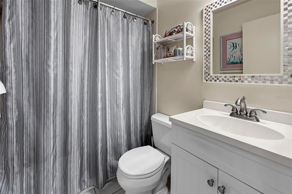 For Sale: $224,900 (2 beds, 2 baths, 999 Square Feet)