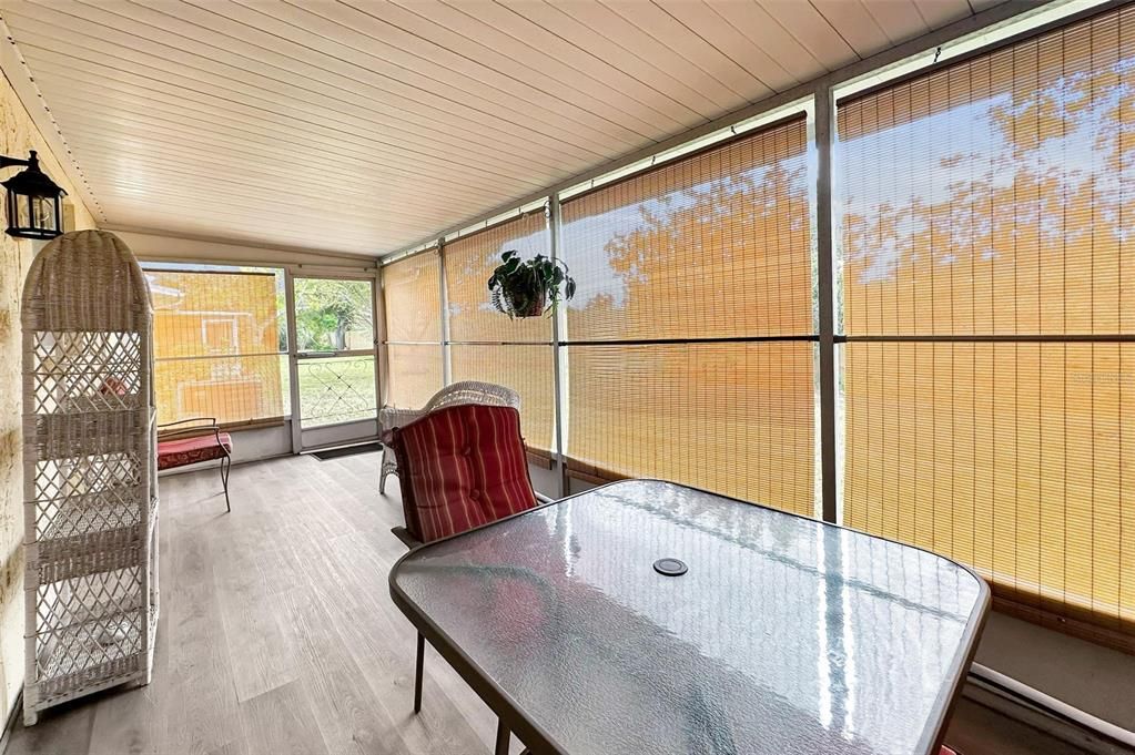 For Sale: $224,900 (2 beds, 2 baths, 999 Square Feet)