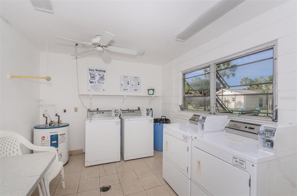 For Sale: $224,900 (2 beds, 2 baths, 999 Square Feet)