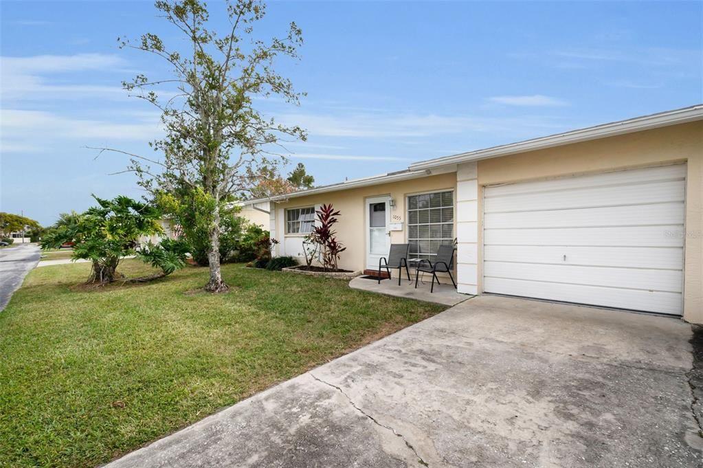 For Sale: $224,900 (2 beds, 2 baths, 999 Square Feet)