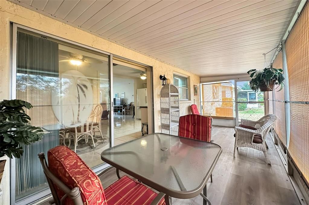 For Sale: $224,900 (2 beds, 2 baths, 999 Square Feet)