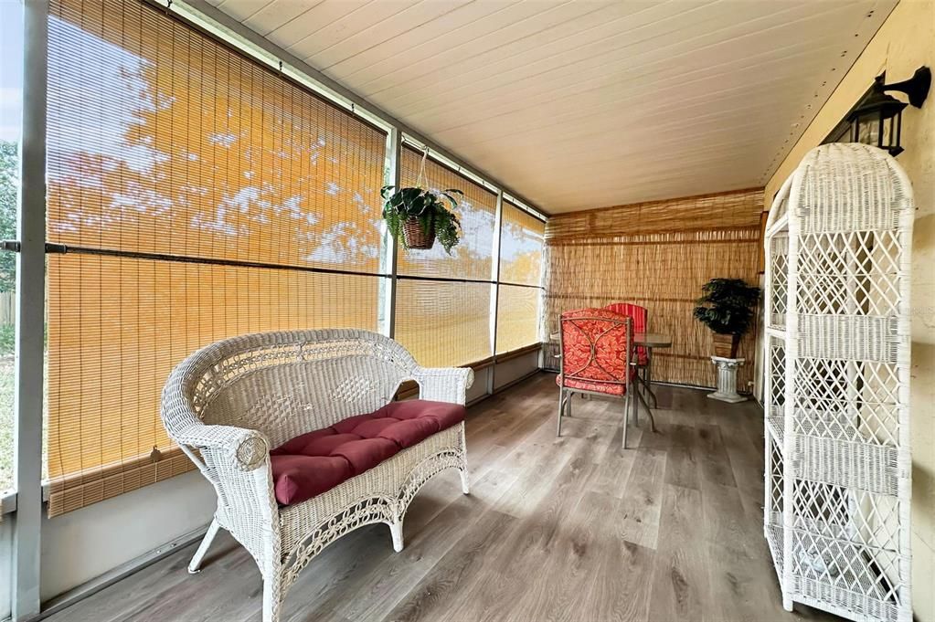 For Sale: $224,900 (2 beds, 2 baths, 999 Square Feet)