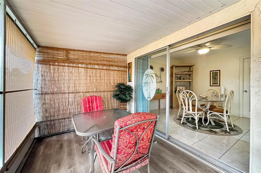 For Sale: $224,900 (2 beds, 2 baths, 999 Square Feet)