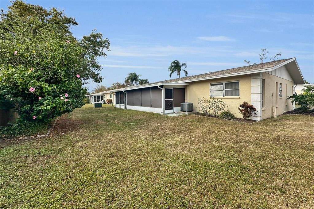 For Sale: $224,900 (2 beds, 2 baths, 999 Square Feet)