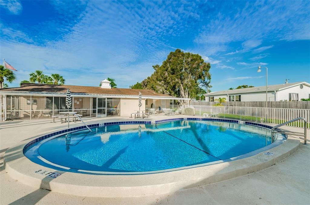 For Sale: $224,900 (2 beds, 2 baths, 999 Square Feet)