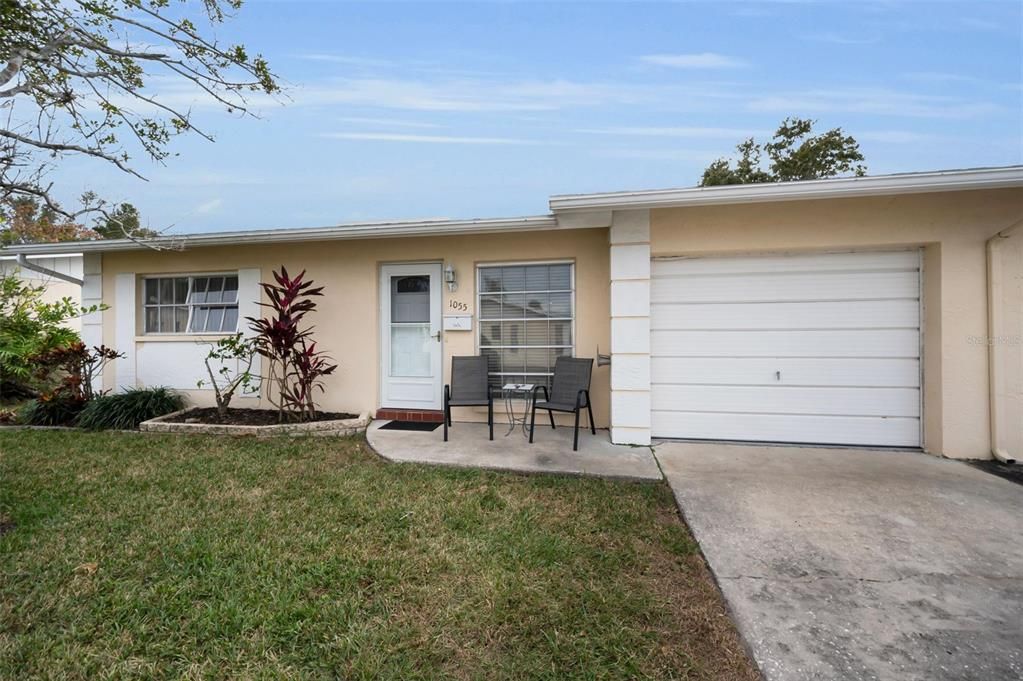 For Sale: $224,900 (2 beds, 2 baths, 999 Square Feet)