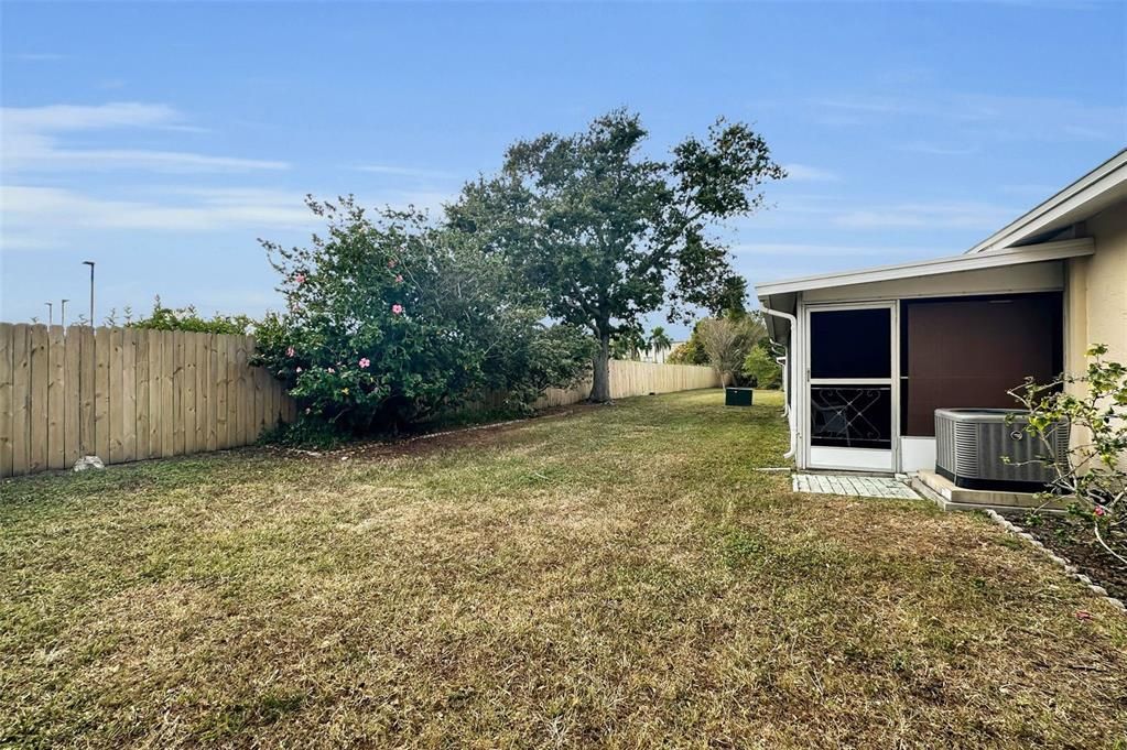 For Sale: $224,900 (2 beds, 2 baths, 999 Square Feet)