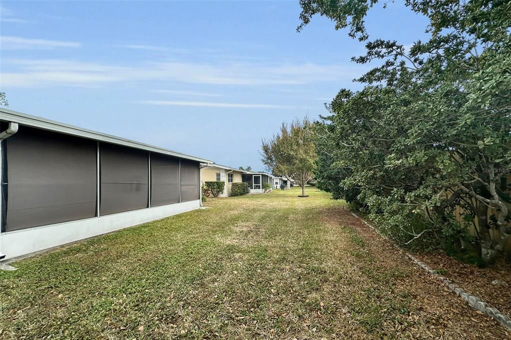 For Sale: $224,900 (2 beds, 2 baths, 999 Square Feet)