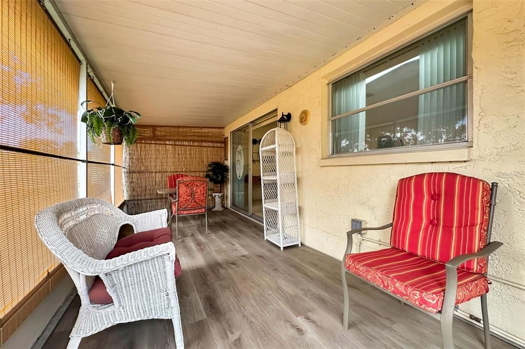 For Sale: $224,900 (2 beds, 2 baths, 999 Square Feet)