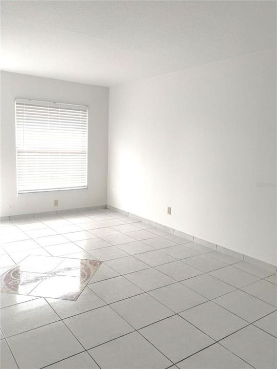 For Rent: $1,300 (2 beds, 2 baths, 860 Square Feet)