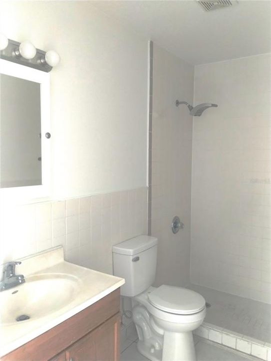 For Rent: $1,300 (2 beds, 2 baths, 860 Square Feet)