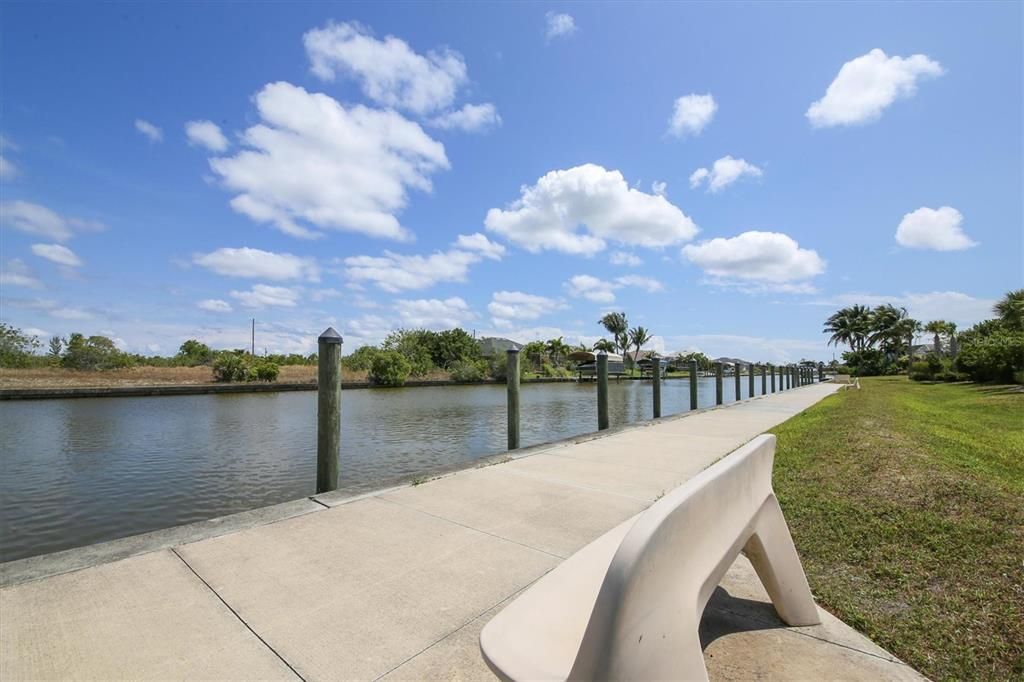 En Venta: $465,000 (4 camas, 3 baños, 2301 Pies cuadrados)