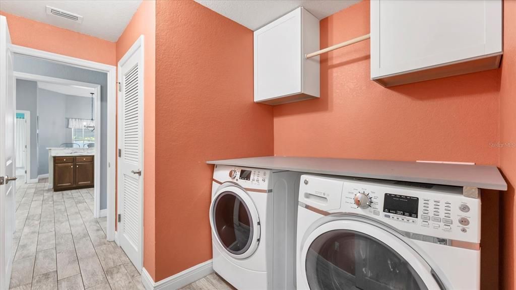 En Venta: $465,000 (4 camas, 3 baños, 2301 Pies cuadrados)