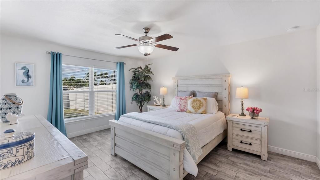 En Venta: $465,000 (4 camas, 3 baños, 2301 Pies cuadrados)