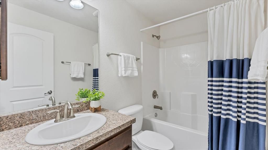 En Venta: $465,000 (4 camas, 3 baños, 2301 Pies cuadrados)