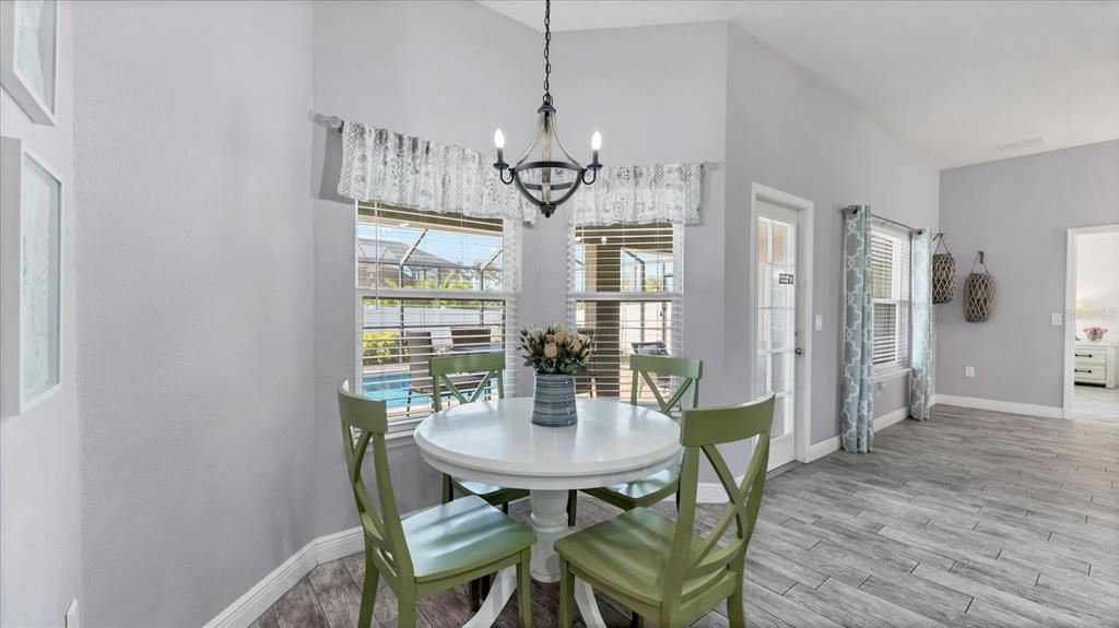 En Venta: $465,000 (4 camas, 3 baños, 2301 Pies cuadrados)