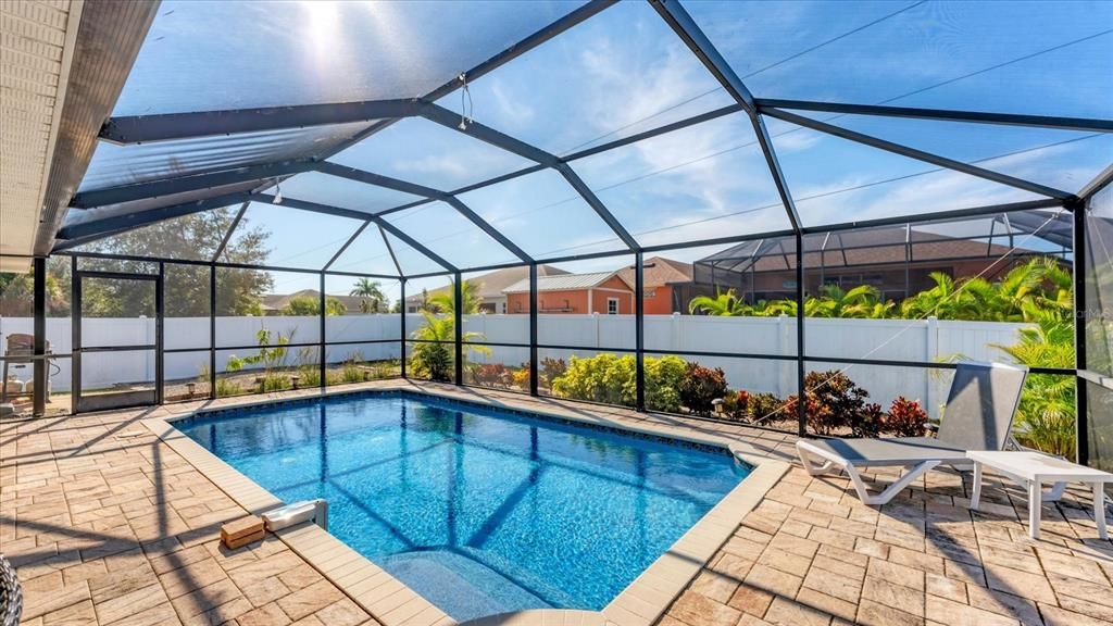 En Venta: $465,000 (4 camas, 3 baños, 2301 Pies cuadrados)