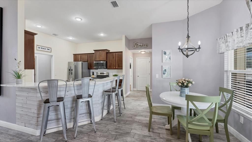 En Venta: $465,000 (4 camas, 3 baños, 2301 Pies cuadrados)