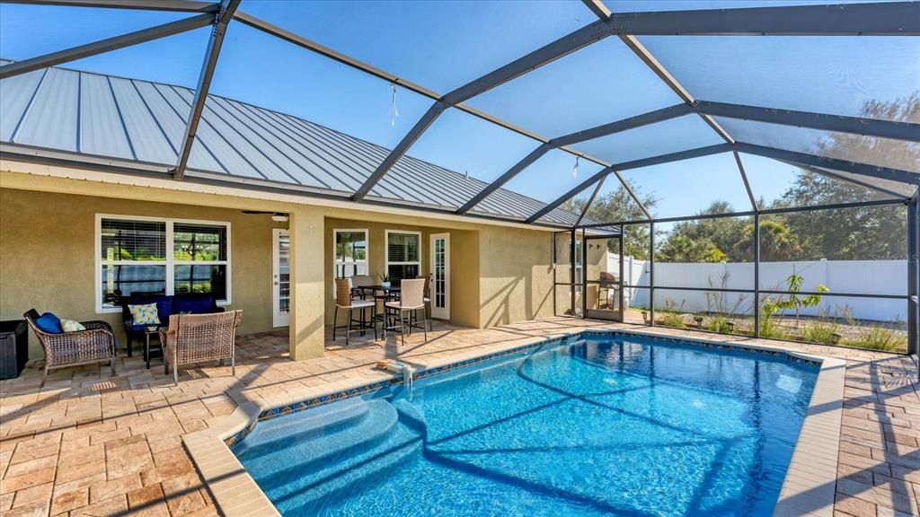 En Venta: $465,000 (4 camas, 3 baños, 2301 Pies cuadrados)