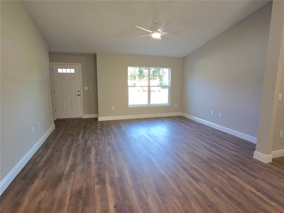 For Rent: $1,795 (3 beds, 2 baths, 1449 Square Feet)