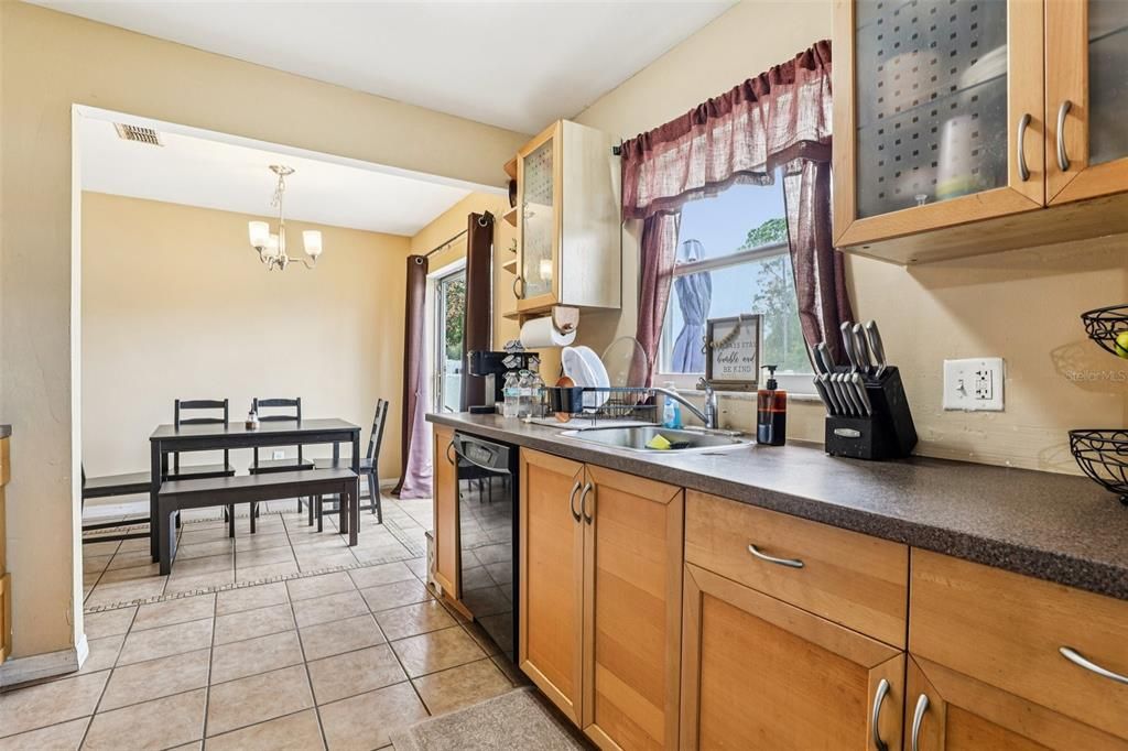 На продажу: $195,000 (2 спален, 2 ванн, 902 Квадратных фут)