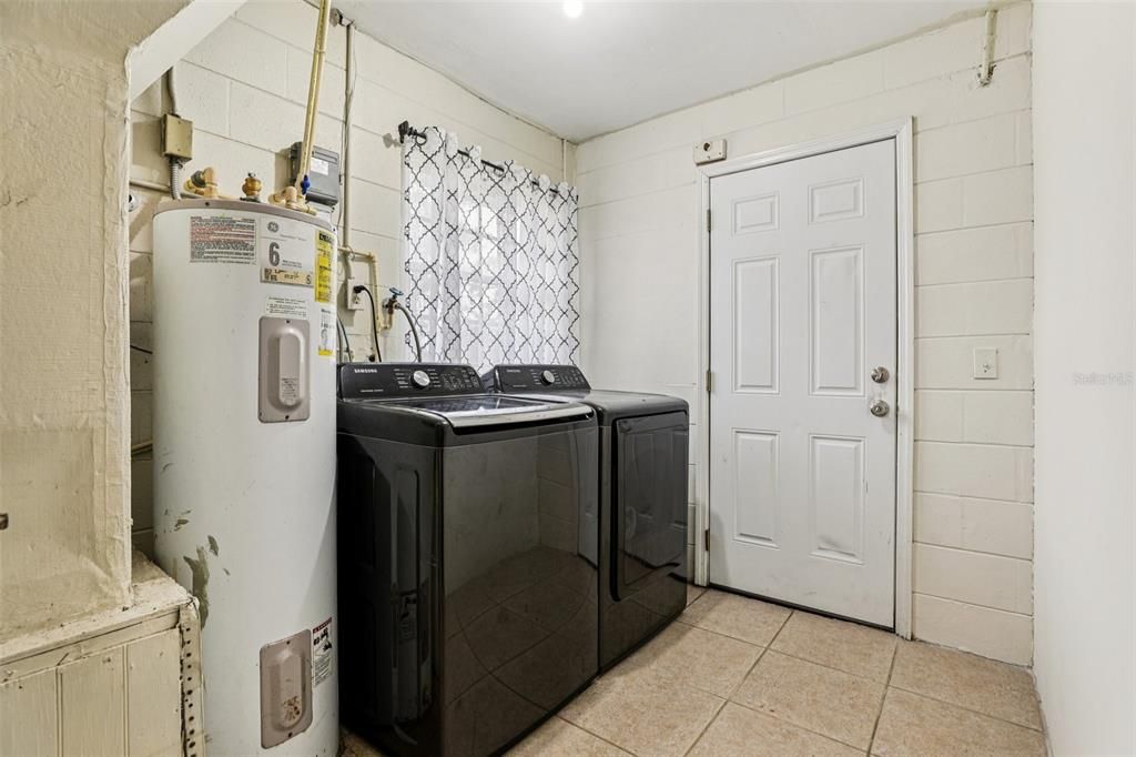 На продажу: $195,000 (2 спален, 2 ванн, 902 Квадратных фут)