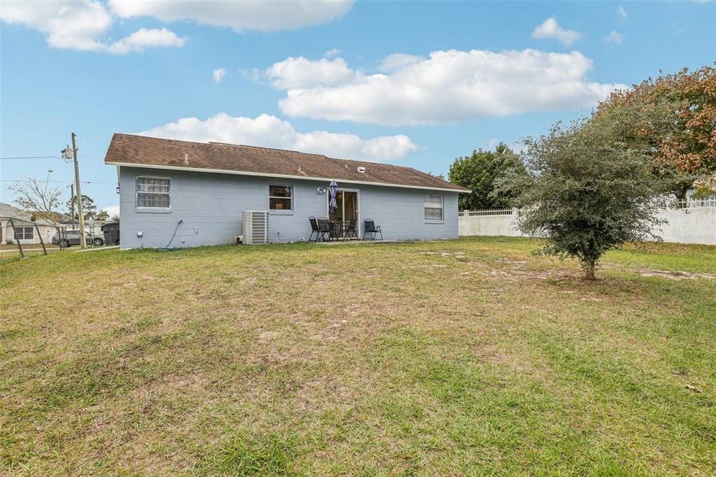 На продажу: $195,000 (2 спален, 2 ванн, 902 Квадратных фут)