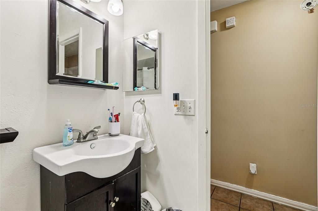 На продажу: $195,000 (2 спален, 2 ванн, 902 Квадратных фут)