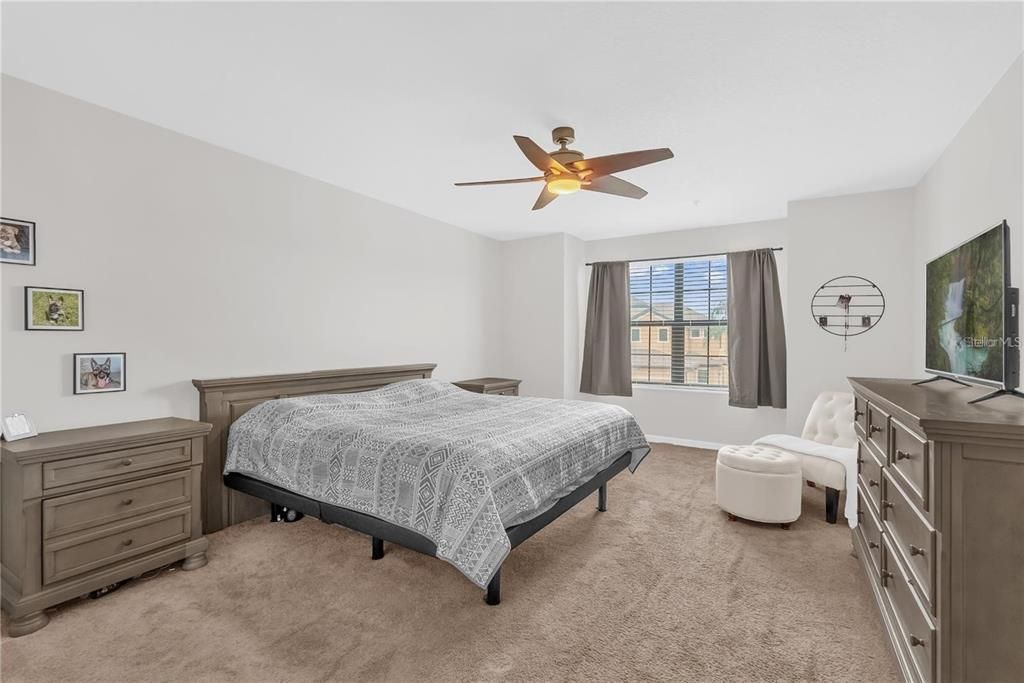 For Rent: $1,900 (3 beds, 2 baths, 1550 Square Feet)